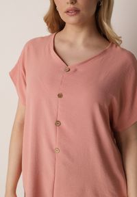 Born2be - Różowa Bluzka z Bawełną o Nietoperzowym Kroju z Guzikami Mistwin. Okazja: do pracy, na co dzień. Kolor: różowy. Materiał: bawełna. Styl: klasyczny, casual #6