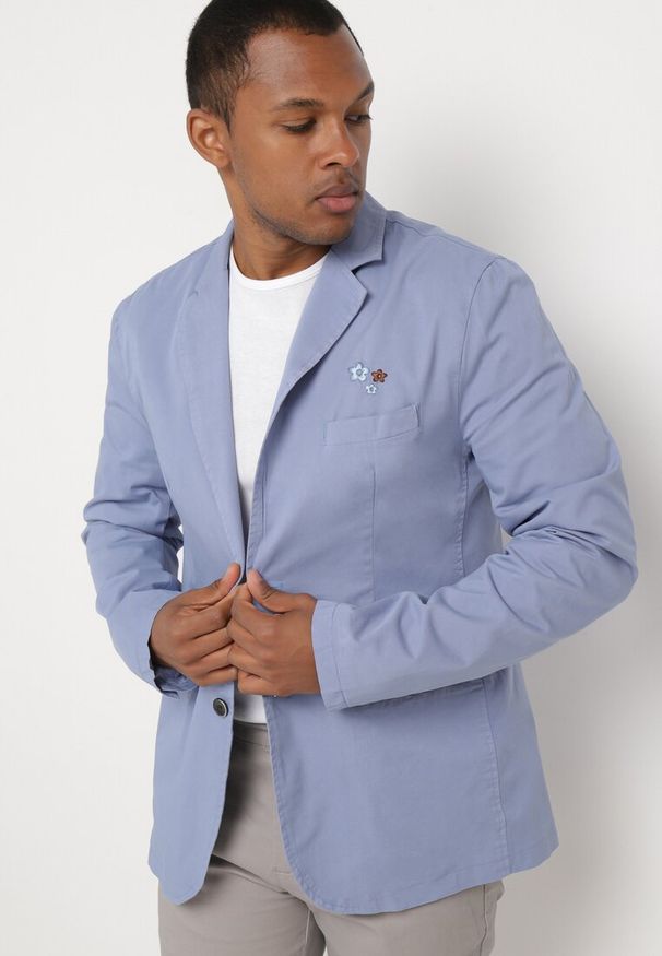 Born2be - Niebieska Marynarka Dopasowana z Bawełny Jednorzędowa z Kieszeniami Wiasola. Kolor: niebieski. Materiał: bawełna. Wzór: aplikacja. Styl: klasyczny