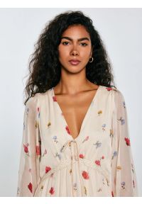 Big-Star - Sukienka damska maxi z motywem kwiatowym kremowa Ester 103. Kolor: biały. Materiał: wiskoza, koronka. Długość rękawa: długi rękaw. Wzór: kwiaty. Długość: maxi #3