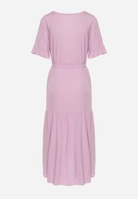 Born2be - Fioletowa Sukienka Pudełkowa z Materiałowym Paskiem i Falbanką Dimovas. Typ kołnierza: dekolt w kształcie V. Kolor: fioletowy. Materiał: materiał #5