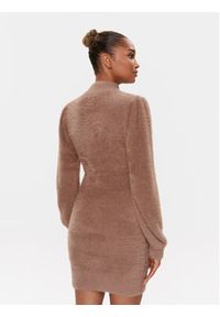 Guess Sukienka dzianinowa W3BK0Z Z3BS0 Brązowy Slim Fit. Kolor: brązowy. Materiał: syntetyk #3