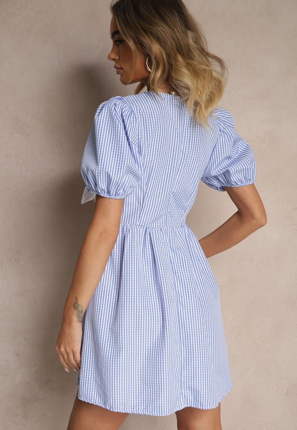 Renee - Jasnoniebieska Retro Sukienka w Kratkę Vichy o Rozkloszowanym Kroju z Wiązaniem Temarea. Okazja: na co dzień. Kolor: niebieski. Materiał: jeans. Wzór: kratka. Typ sukienki: rozkloszowane. Styl: retro