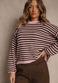 Renee - Różowy Oversizowy Sweter w Paski z Domieszką Wełny i Wiskozy Tidania. Okazja: na co dzień. Kolor: różowy. Materiał: wiskoza, wełna. Wzór: paski. Styl: elegancki, casual, klasyczny #3