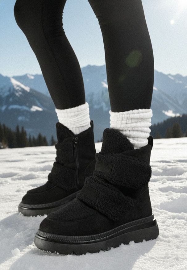 Born2be - Czarne Botki Śniegowce na Grubej Podeszwie Ozdobione Szerokimi Rzepami Amerria. Okazja: na co dzień. Zapięcie: rzepy. Kolor: czarny. Materiał: jeans. Wzór: aplikacja. Styl: casual