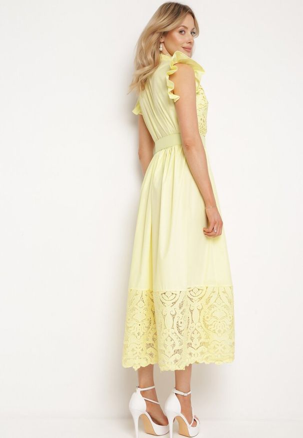 Born2be - Żółta Sukienka Ażurowa o Koszulowym Kroju z Paskiem z Ekoskóry Trija. Okazja: na imprezę, na co dzień. Kolor: żółty. Wzór: ażurowy. Typ sukienki: koszulowe. Styl: casual, elegancki