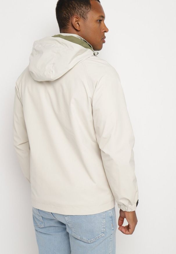 Born2be - Jasnobeżowa Kurtka Wiatrówka Pikowana z Ociepleniem i Odpinanym Kapturem Bralinae. Okazja: na co dzień. Kolor: beżowy. Styl: casual