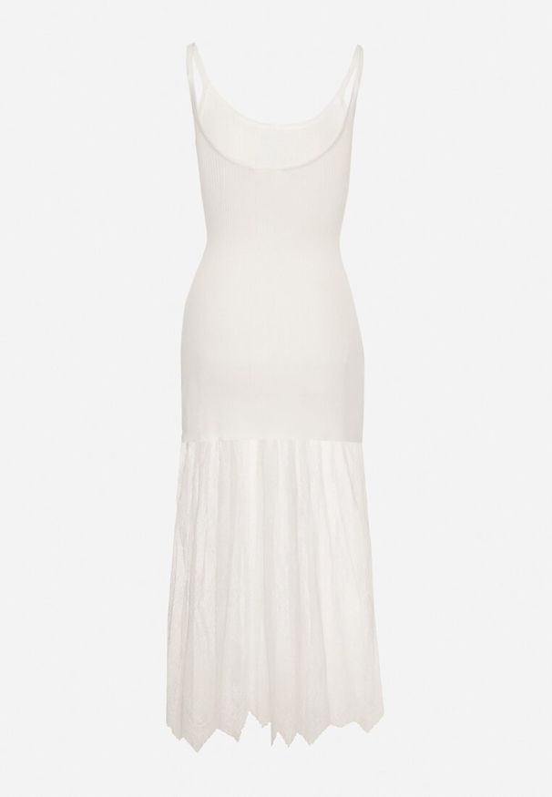 Born2be - Biała Prążkowana Sukienka Koktajlowa Ozdobiona Koronką Sonalitea. Kolor: biały. Materiał: prążkowany, koronka. Wzór: aplikacja, koronka. Styl: wizytowy