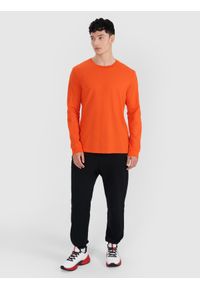 4f - Longsleeve oversize gładki męski - pomarańczowy. Okazja: na co dzień. Kolor: pomarańczowy. Materiał: bawełna, poliester, dzianina, materiał. Długość rękawa: długi rękaw. Długość: długie. Wzór: gładki. Styl: klasyczny, elegancki, street, sportowy, casual