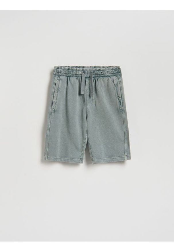 Reserved - Bawełniane bermudy - jasnozielony. Kolor: zielony. Materiał: bawełna