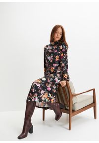 bonprix - Sukienka z kwiatowym nadrukiem. Kolor: czarny. Wzór: kwiaty, nadruk. Długość: midi