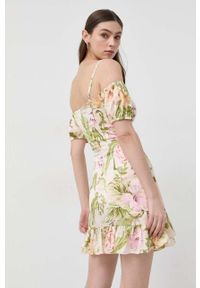 Guess sukienka kolor pomarańczowy mini prosta. Okazja: na co dzień. Kolor: pomarańczowy. Materiał: tkanina. Długość rękawa: na ramiączkach. Typ sukienki: proste. Styl: casual. Długość: mini #3