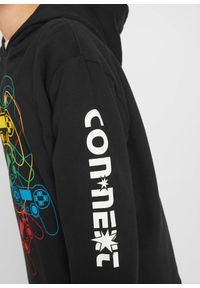 bonprix - Bluza z kapturem z czystej bawełny organicznej. Typ kołnierza: kaptur. Kolor: czarny. Materiał: bawełna. Wzór: nadruk