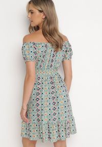 Born2be - Zielona Wiskozowa Mini Sukienka z Hiszpańskim Dekoltem Krala. Kolor: zielony. Materiał: wiskoza. Wzór: aplikacja. Długość: mini #4