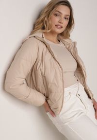 Born2be - Ciemnobeżowa Kurtka Pikowana z Materiałowym Kapturem Odpinanym Jasilea. Okazja: na co dzień. Kolor: beżowy. Materiał: materiał. Styl: casual #7