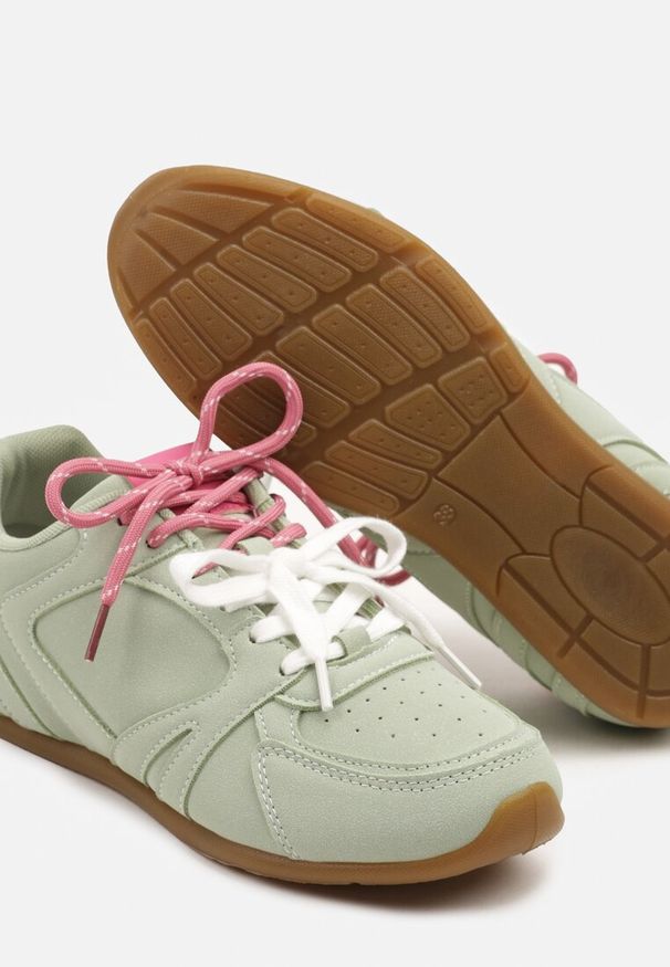 Renee - Jasnozielone Sneakersy Ozdobione Przeszyciami i Podwójnym Sznurowaniem Telisaria. Okazja: na co dzień. Zapięcie: sznurówki. Kolor: zielony. Materiał: jeans. Wzór: aplikacja