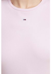 Tommy Jeans t-shirt damski kolor różowy. Okazja: na co dzień. Kolor: różowy. Materiał: bawełna, dzianina, prążkowany. Wzór: aplikacja. Styl: casual #5