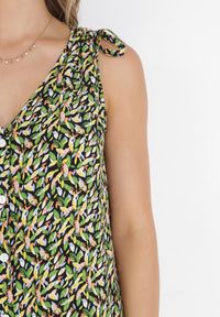 Born2be - Zielono-Czarna Trapezowa Sukienka z Wiskozy ze Ściągaczami na Ramionach Dorthi. Kolor: zielony. Materiał: wiskoza. Sezon: lato. Typ sukienki: trapezowe #4