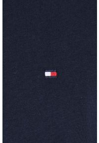 TOMMY HILFIGER - Tommy Hilfiger t-shirt bawełniany kolor granatowy. Okazja: na co dzień. Kolor: niebieski. Materiał: bawełna. Wzór: gładki, aplikacja. Styl: casual #2