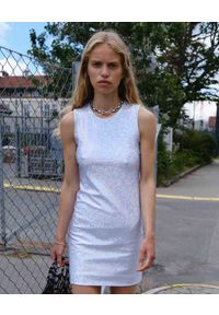 SAKS POTTS - Srebrna sukienka Vision. Kolor: srebrny. Materiał: materiał. Długość: mini #6