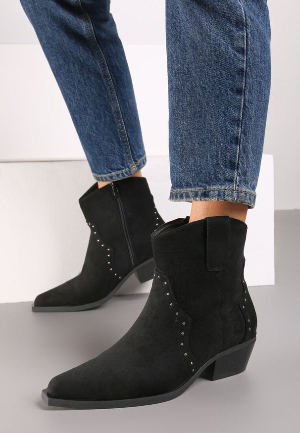Born2be - Czarne Botki Kowbojki z Ekozamszu na Niskim Słupku Nevelita. Okazja: na co dzień. Kolor: czarny. Materiał: jeans. Wzór: aplikacja. Obcas: na słupku. Styl: casual, elegancki