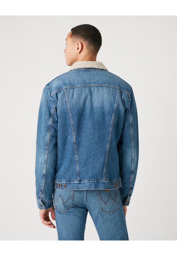 Wrangler - WRANGLER 124MJ SHERPA MĘSKA KURTKA JEANSOWA LOGO 3 YEARS W4MSUG10K 112129150. Materiał: jeans