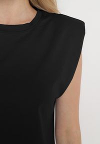 Born2be - Czarna Sukienka Pudełkowa z Podkreślonymi Ramionami Mimossa. Kolor: czarny. Długość rękawa: bez rękawów. Styl: wakacyjny #7