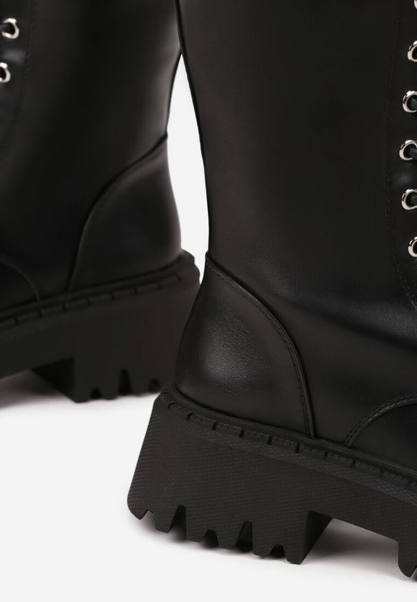 Renee - Czarne Kozaki Typu Workery Vices w Stylu Grunge ze Sprzączkami Eosette. Okazja: na co dzień, na imprezę. Zapięcie: sprzączka. Kolor: czarny. Materiał: jeans, skóra. Szerokość cholewki: normalna. Obcas: na platformie. Styl: casual