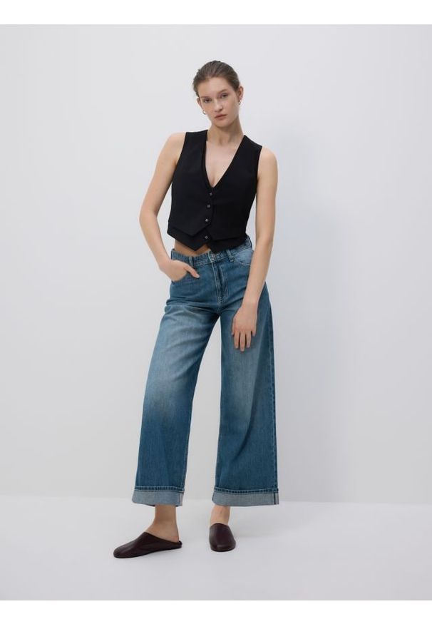 Reserved - Jeansy wide leg - granatowy. Kolor: niebieski