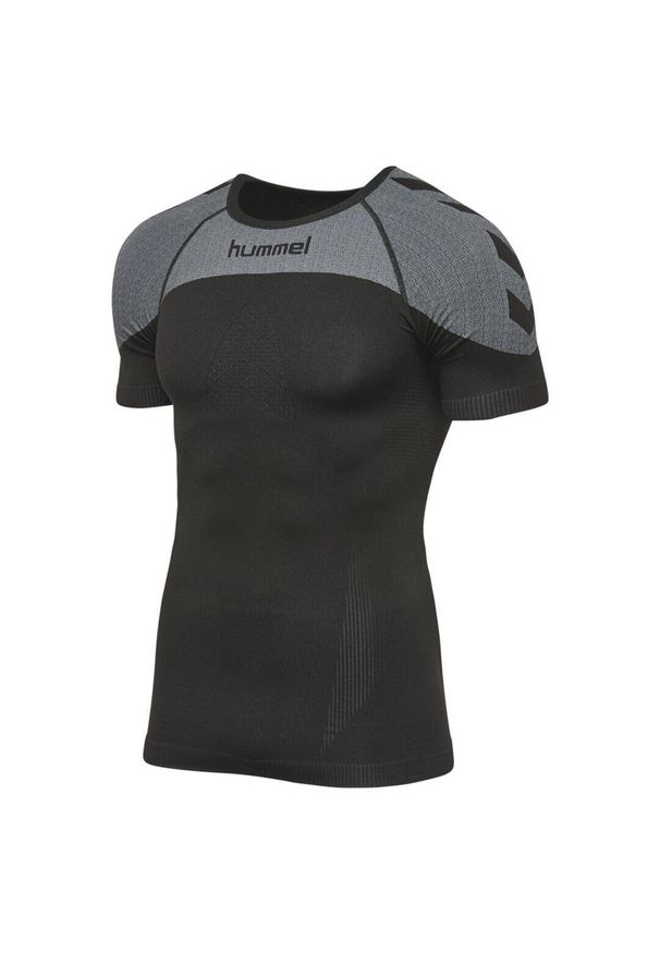 Hummel - HUMMEL TERMOAKTYWNA bluzka z krótkim rękawem męska FIRST COMFORT. Kolor: czarny. Długość rękawa: krótki rękaw. Długość: krótkie. Sport: piłka nożna