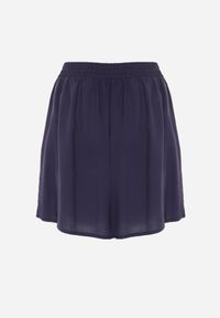 Renee - Granatowe Szorty Hyrlyn. Okazja: do domu. Stan: podwyższony. Kolor: niebieski. Materiał: wiskoza, materiał, tkanina. Styl: wakacyjny #7