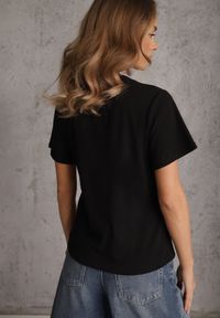 Renee - Czarny Bawełniany T-shirt Hillswor Ozdobiony Apaszką. Kolor: czarny. Materiał: bawełna. Wzór: aplikacja. Styl: elegancki #5