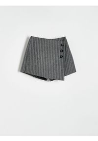 Reserved - Szorty imitujące spódnicę - ciemnoszary. Kolor: szary. Materiał: wiskoza, dzianina