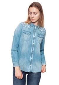 Wrangler - KOSZULA JEANSOWA DAMSKA WRANGLER FLOWER SHIRT LIGHT INDIGO W51787PTE. Materiał: jeans. Długość rękawa: długi rękaw. Długość: długie. Wzór: kolorowy, kwiaty, haft #8