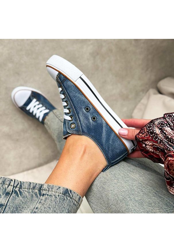 Jeansowe trampki damskie American Club Lh111. Okazja: na spacer, na co dzień. Zapięcie: sznurówki. Materiał: tkanina. Szerokość cholewki: normalna. Sezon: lato, wiosna. Styl: elegancki, casual