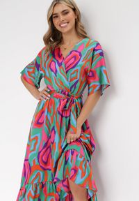 Born2be - Zielono-Różowa Sukienka Cesetros. Kolor: zielony. Materiał: materiał. Wzór: nadruk. Typ sukienki: kopertowe. Długość: midi #2