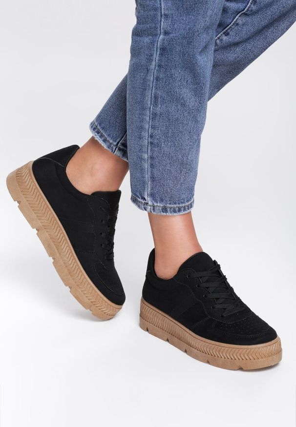 Renee - Czarne Sneakersy Riparian Rights. Nosek buta: okrągły. Zapięcie: sznurówki. Kolor: czarny. Szerokość cholewki: normalna. Wzór: jednolity. Sezon: wiosna, jesień