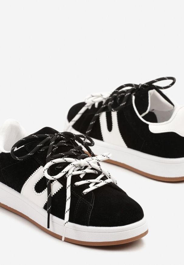 Born2be - Czarne Sneakersy z Geometrycznym Wzorem Telawiela. Okazja: na co dzień. Kolor: czarny. Wzór: geometria