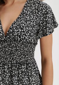 Born2be - Czarna Sukienka Rhodochis. Kolor: czarny. Długość rękawa: krótki rękaw. Wzór: kwiaty. Sezon: lato. Długość: mini #4