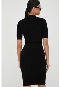 Guess sukienka kolor czarny mini dopasowana. Kolor: czarny. Materiał: dzianina. Długość rękawa: krótki rękaw. Wzór: gładki. Typ sukienki: dopasowane. Długość: mini #5