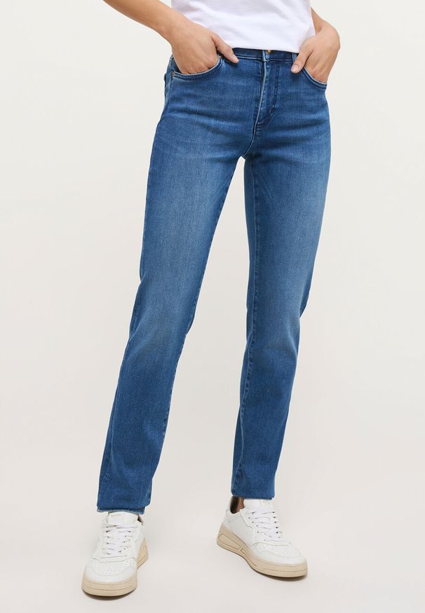 Mustang - DAMSKIE SPODNIE JEANSOWE JEANSY MUSTANG CROSBY RELAXED SLIM DENIM BLUE 1013592 5000 702