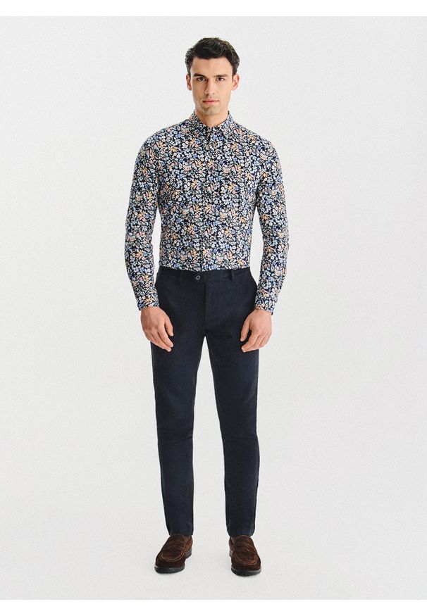 Pako Lorente - PAKO LORENTE - Granatowa koszula w kwiaty. Kolor: niebieski. Materiał: bawełna, elastan. Długość rękawa: długi rękaw. Długość: długie. Wzór: kwiaty