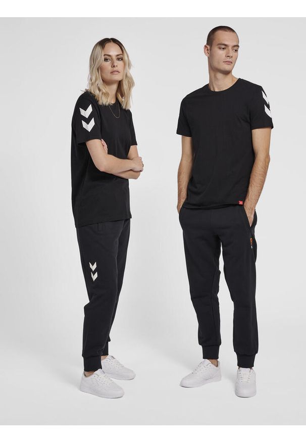 Koszulka Hummel hmlLEGACY chevron. Kolor: czarny. Sport: piłka nożna