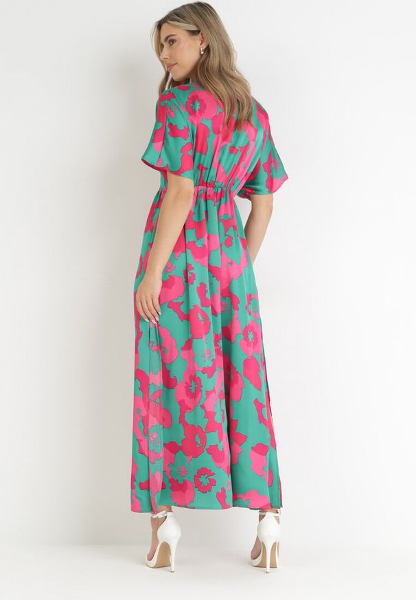 Born2be - Zielona Rozkloszowana Sukienka Maxi w Kwiaty Olvera. Kolor: zielony. Wzór: kwiaty. Długość: maxi