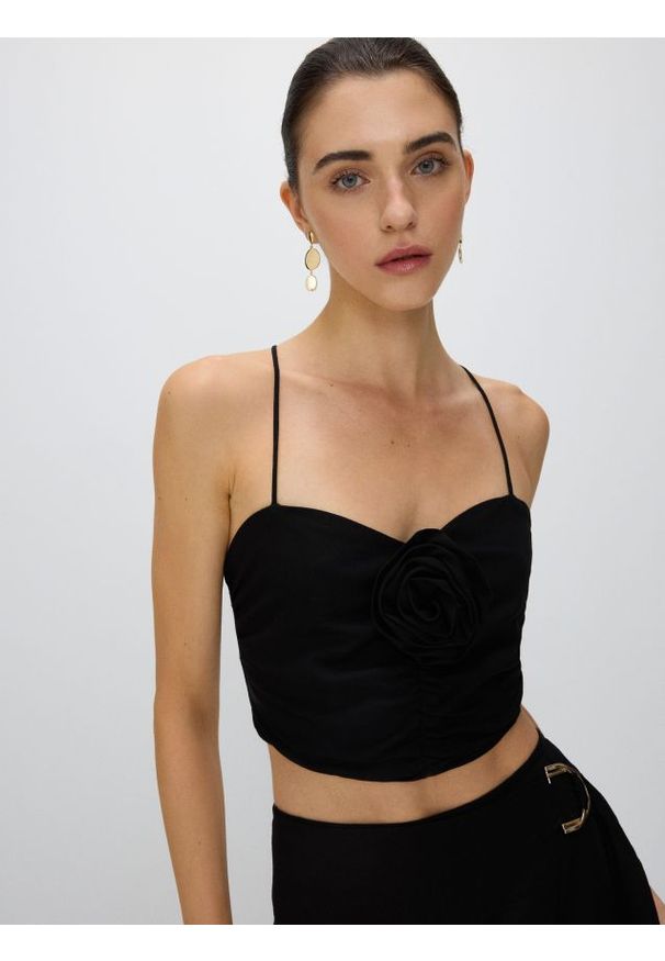 Reserved - Top z różą - brzoskwiniowy. Kolor: pomarańczowy. Materiał: bawełna, len, wiskoza, tkanina