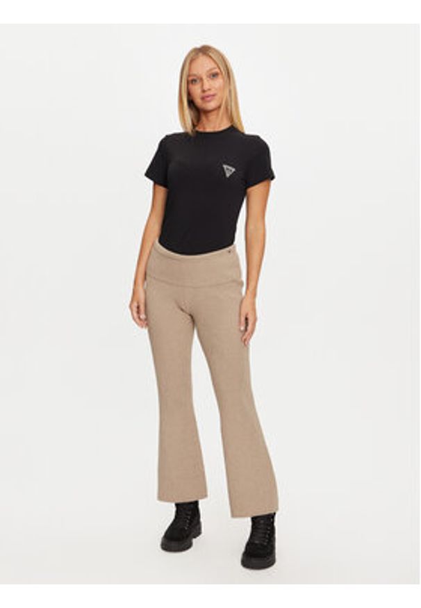 Guess Spodnie materiałowe W4BB53 Z3K92 Beżowy Regular Fit. Kolor: beżowy. Materiał: syntetyk
