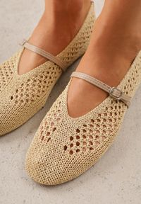 Born2be - Ciemnobeżowe Balerinki VICES z Plecioną Cholewką i Paskiem z Klamerką Nesaphise. Okazja: na co dzień. Zapięcie: pasek. Kolor: beżowy. Materiał: jeans, len. Szerokość cholewki: normalna. Styl: boho, wakacyjny, casual, klasyczny #3