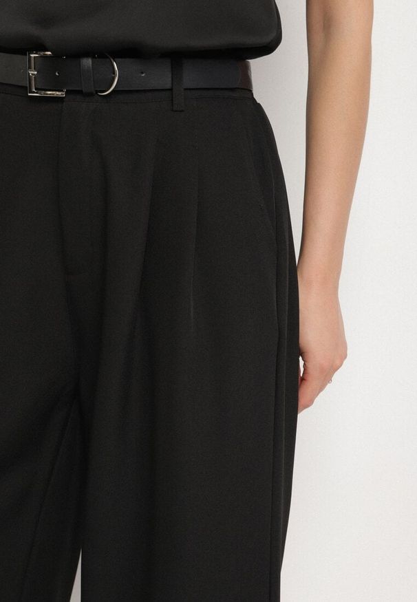 Born2be - Czarne Spodnie Kuloty w Eleganckim Stylu Kolistea. Okazja: na spotkanie biznesowe, na co dzień. Kolor: czarny. Wzór: aplikacja. Styl: elegancki