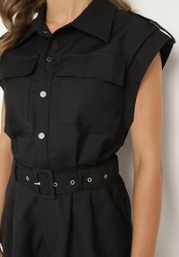 Born2be - Czarny Kombinezon bez Rękawów Zapinany na Guziki z Materiałowym Paskiem Tiamarlia. Okazja: na co dzień. Kolor: czarny. Materiał: materiał. Długość rękawa: bez rękawów. Styl: casual, klasyczny #6