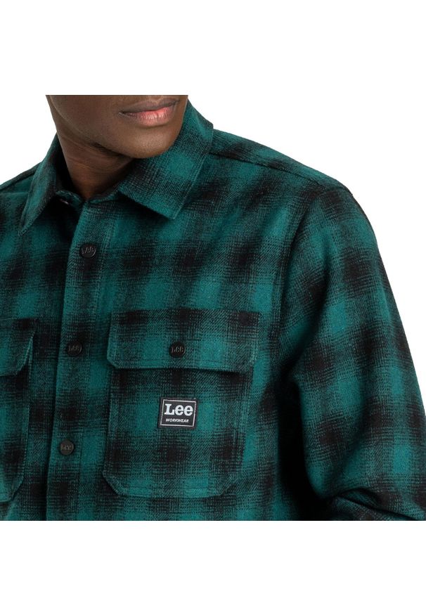Lee - LEE WORKWEAR OVERSHIRT RELAXED FIT MĘSKA KOSZULA MATERIAŁOWA AGATE GREEN L68DCSNB 112117071. Materiał: materiał