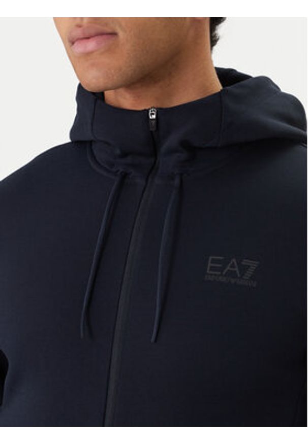 EA7 Emporio Armani Dres 7M001602 AF20845 UB102 Granatowy Regular Fit. Kolor: niebieski. Materiał: syntetyk